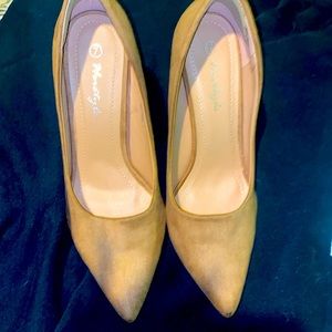 New heels by Herstyle, only worn once for conference meeting!